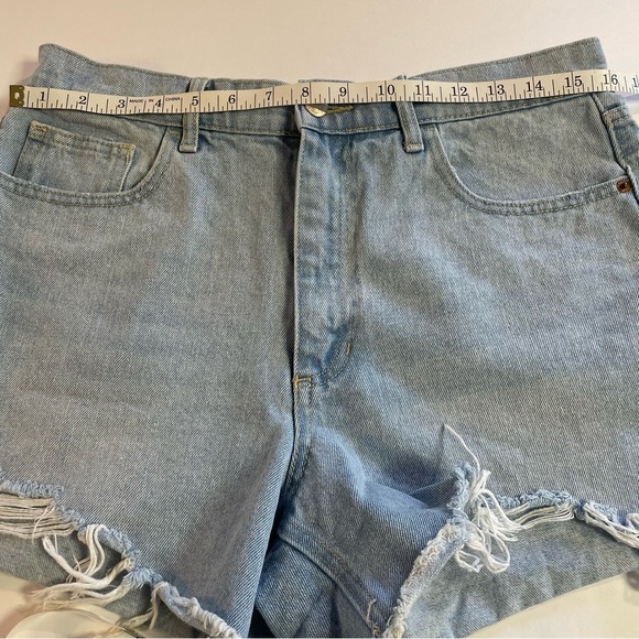 Cello Women's Distressed Cut Off Denim Shorts Size Large - Picture 13 of 13